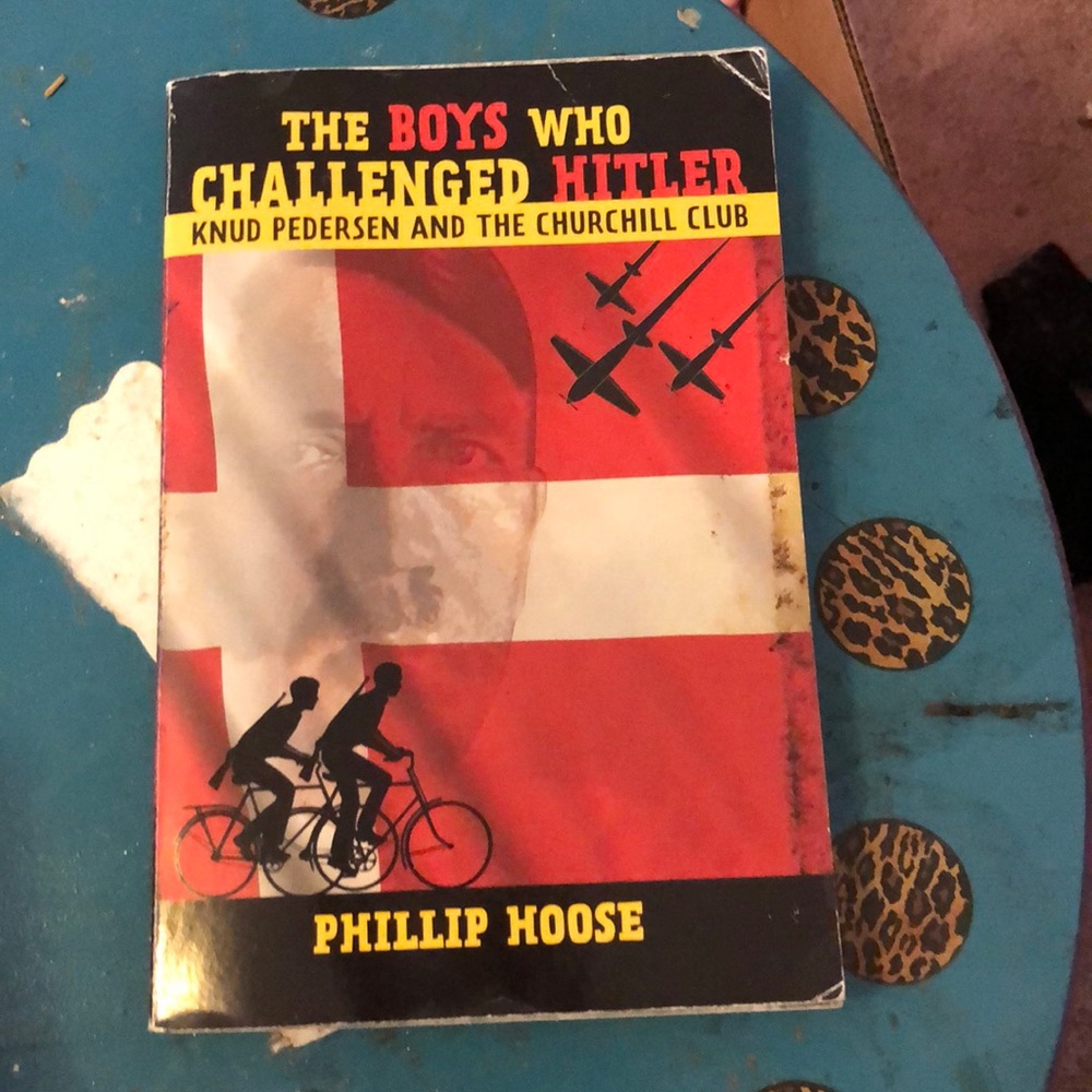 Books - Picture 2 of 4